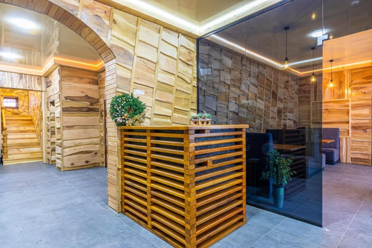 Rich Oak - Готель З Відкритим Панорамний Басейном Yablunytsya Exterior photo